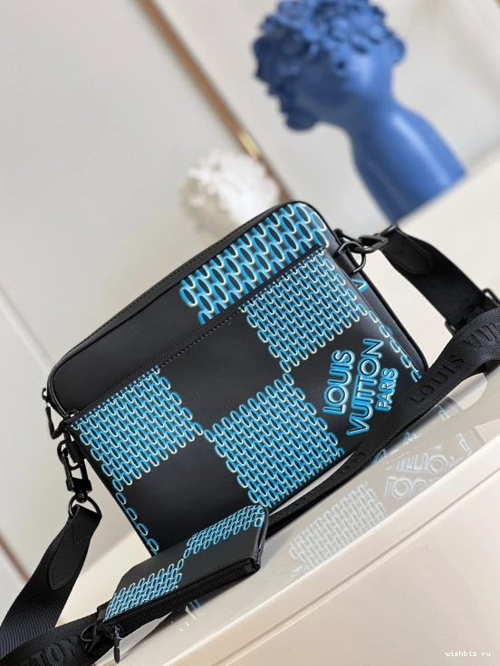 WIS TRIO VUITTON LOUIS MESSENGER 1121